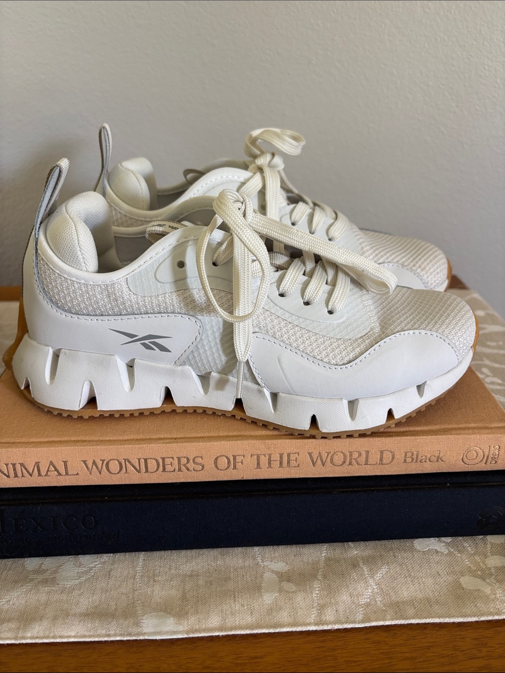 Reebok White Sneakers Zig Dynamica Women’s Size USA 8 - Picture 2 of 6